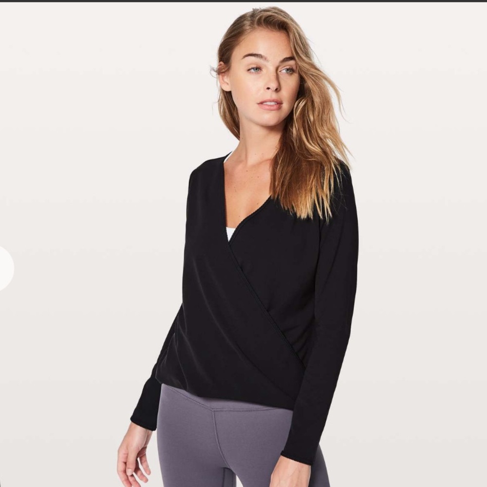 Lululemon Full Freedom Long Sleeve Women’s Size 6
Black